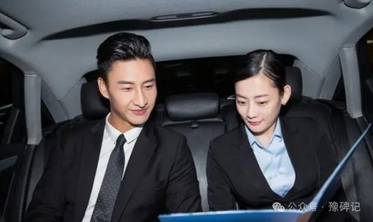领导开车下属该坐在什么位置AG旗舰厅网站生活小常识｜(图1)