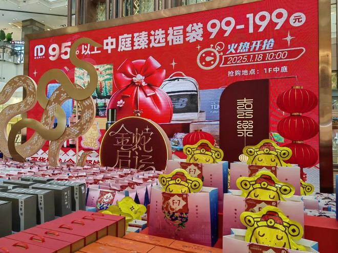 叠椅、躺椅都带来了！一年一度为了……AG旗舰厅·(中国)国际厅彻夜排队折