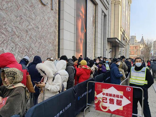 叠椅、躺椅都带来了！一年一度为了……AG旗舰厅·(中国)国际厅彻夜排队折(图6)