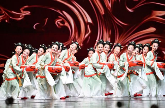 儿童登上国家大剧院舞台庆“六一”AG旗舰厅最新版全国千余名青少年(图6)