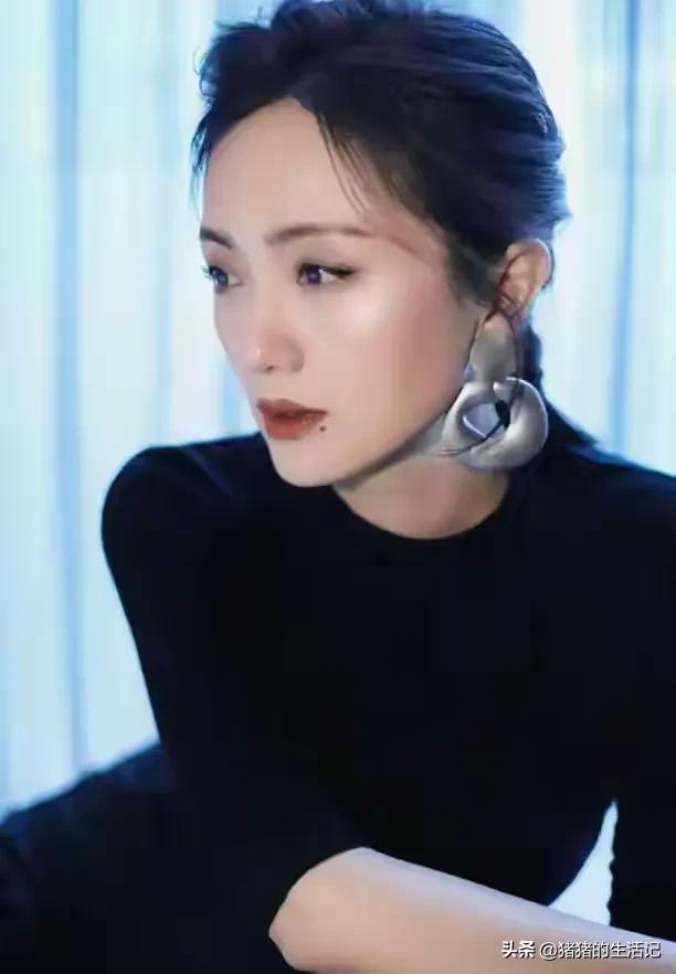 照公开瘦脱相厚毛衣裹肚子一直在咳嗽AG旗舰厅朱媛媛临终前一个月片场(图6)
