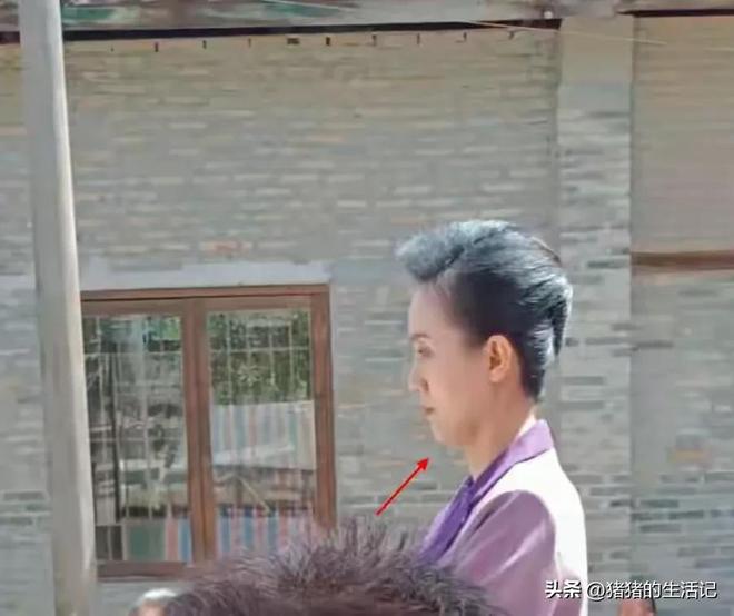 照公开瘦脱相厚毛衣裹肚子一直在咳嗽AG旗舰厅朱媛媛临终前一个月片场(图4)
