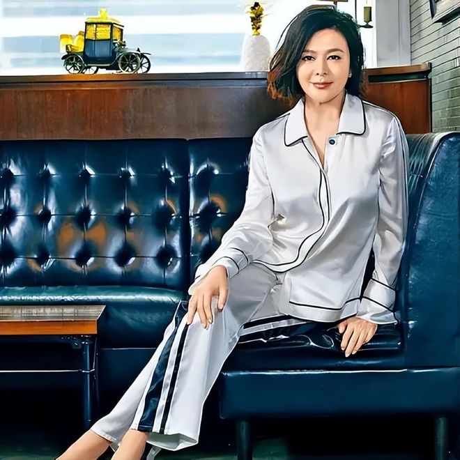 :美貌还在婚姻没了自称“无性无爱”AG旗舰厅62岁关之琳在韩国被偶遇(图3) :美貌还在婚姻没了自称“无性无爱”AG旗舰厅62岁关之琳在韩国被偶遇(图3)