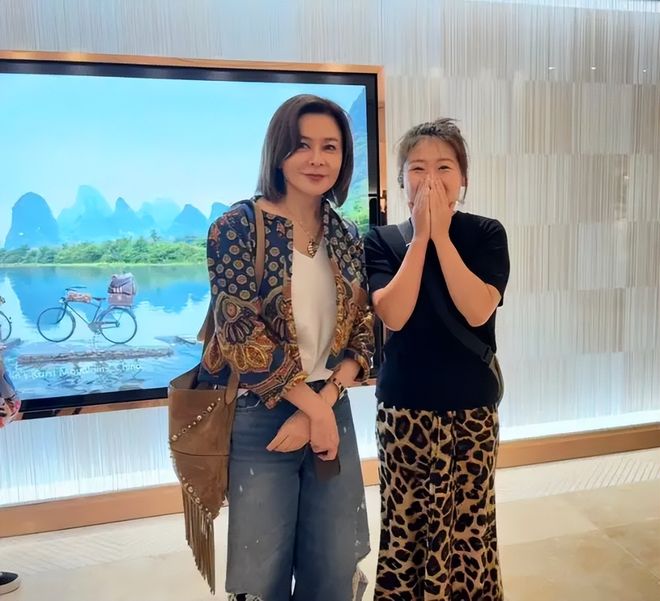 :美貌还在婚姻没了自称“无性无爱”AG旗舰厅62岁关之琳在韩国被偶遇(图4) :美貌还在婚姻没了自称“无性无爱”AG旗舰厅62岁关之琳在韩国被偶遇(图4)