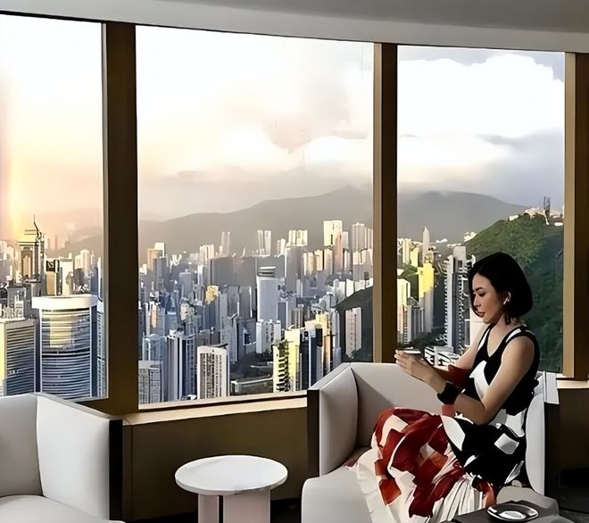 :美貌还在婚姻没了自称“无性无爱”AG旗舰厅62岁关之琳在韩国被偶遇(图10) :美貌还在婚姻没了自称“无性无爱”AG旗舰厅62岁关之琳在韩国被偶遇(图10)